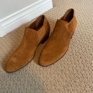 BNWOT Coach suede camel booties